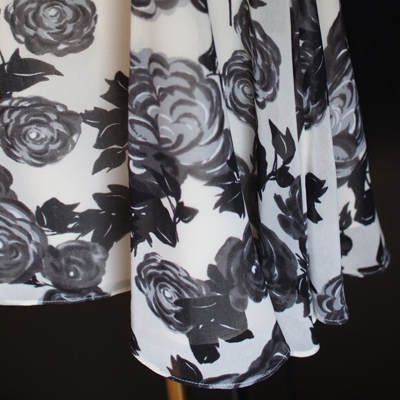 Jacob | Cap Sleeve Floral Dress - Picture 6 of 7